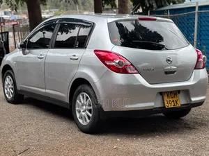 Nissan Tiida 2010 Silver