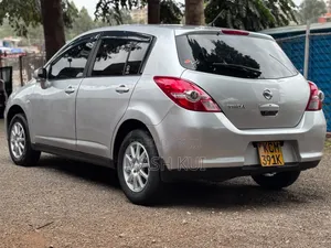 Nissan Tiida 2010 Silver