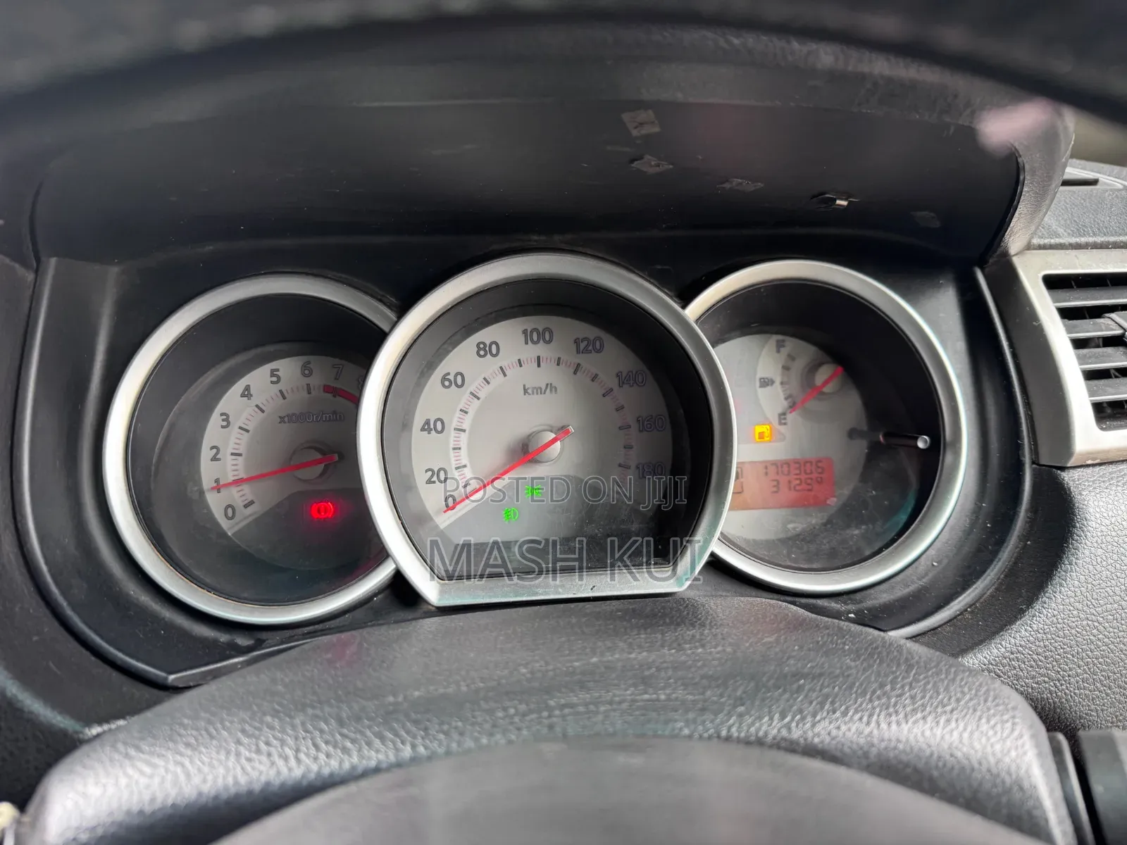 Nissan Tiida 2010 Silver