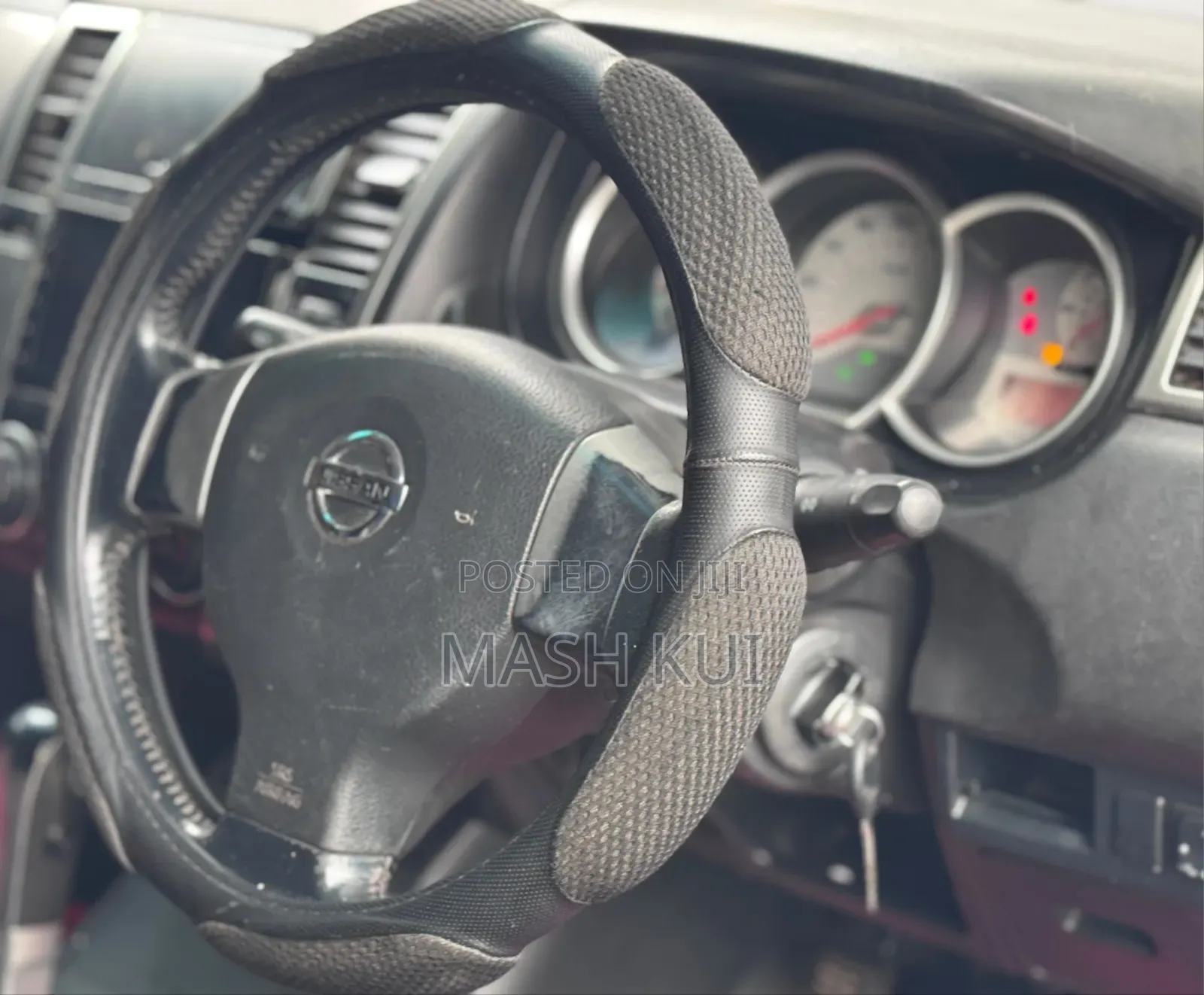 Nissan Tiida 2010 Silver