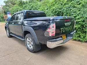 Toyota Hilux Revo Double Cab Deisel 2.4 AWD 2018 Black