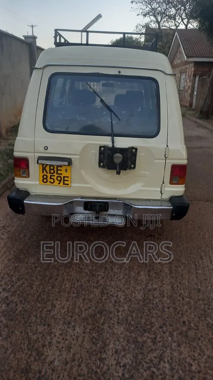Mitsubishi Pajero 1993 Ivory