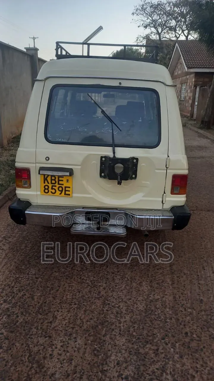 Mitsubishi Pajero 1993 Ivory