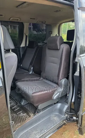 Toyota Noah 2010 Black