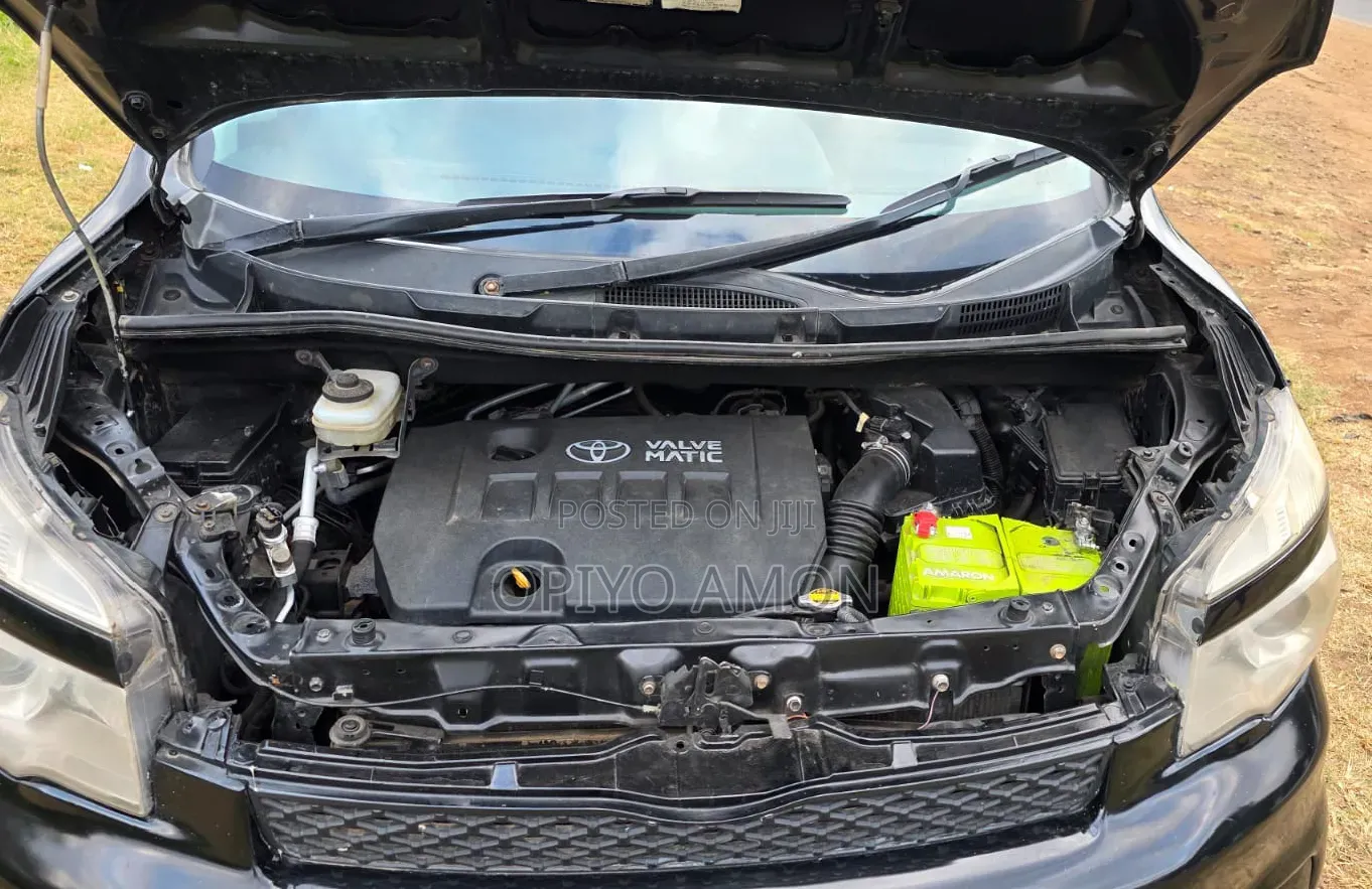 Toyota Noah 2010 Black
