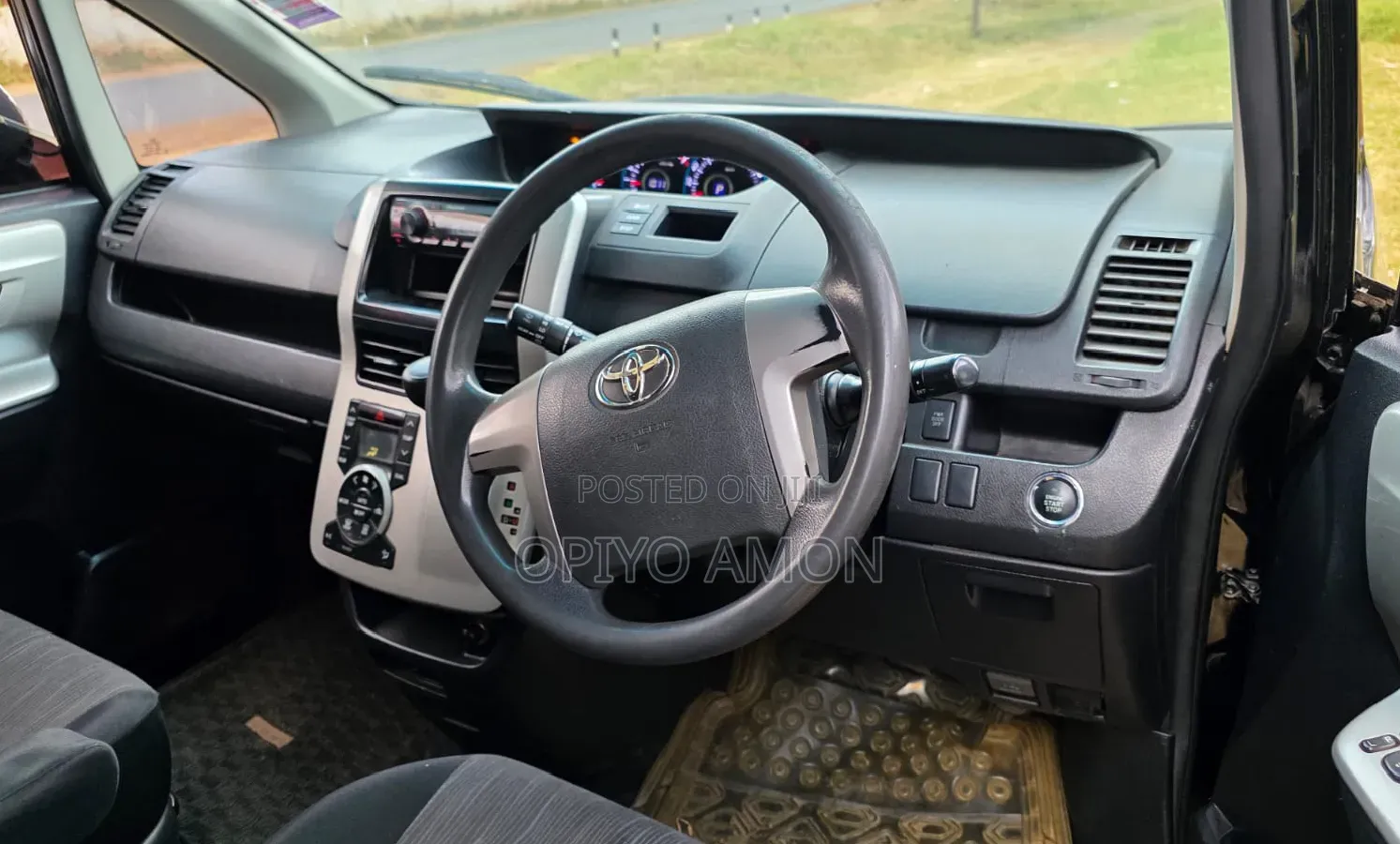 Toyota Noah 2010 Black