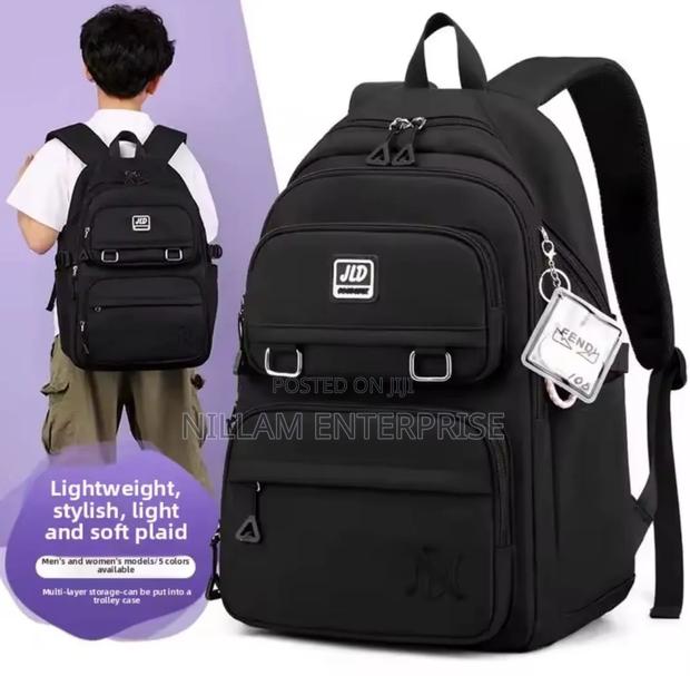 Fashionable Large Capacity Water Proof Schoolbags.