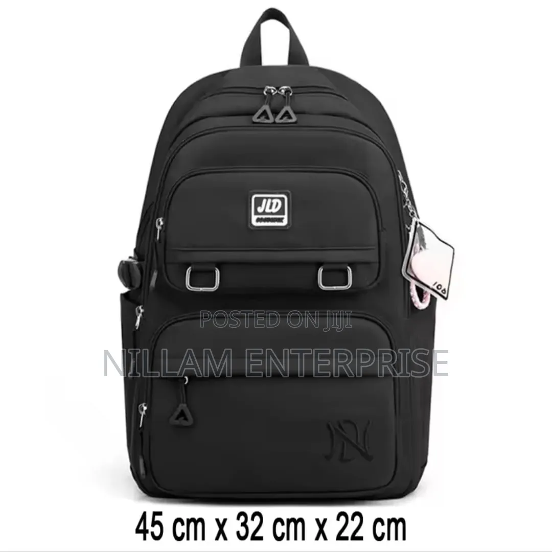 Fashionable Large Capacity Water Proof Schoolbags.