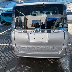 Toyota Noah 2019 Silver