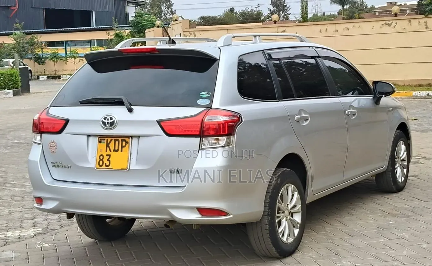 Toyota Corolla Fielder 2017 Silver