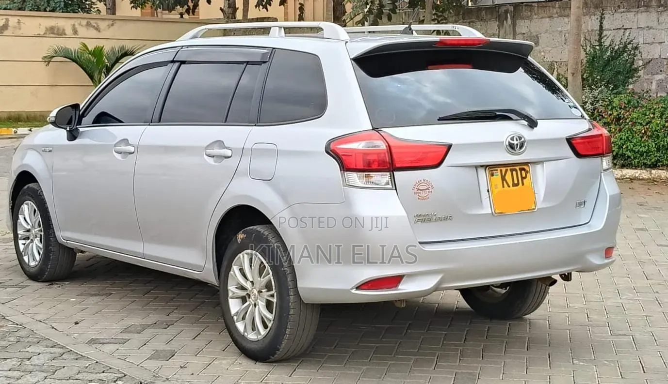 Toyota Corolla Fielder 2017 Silver