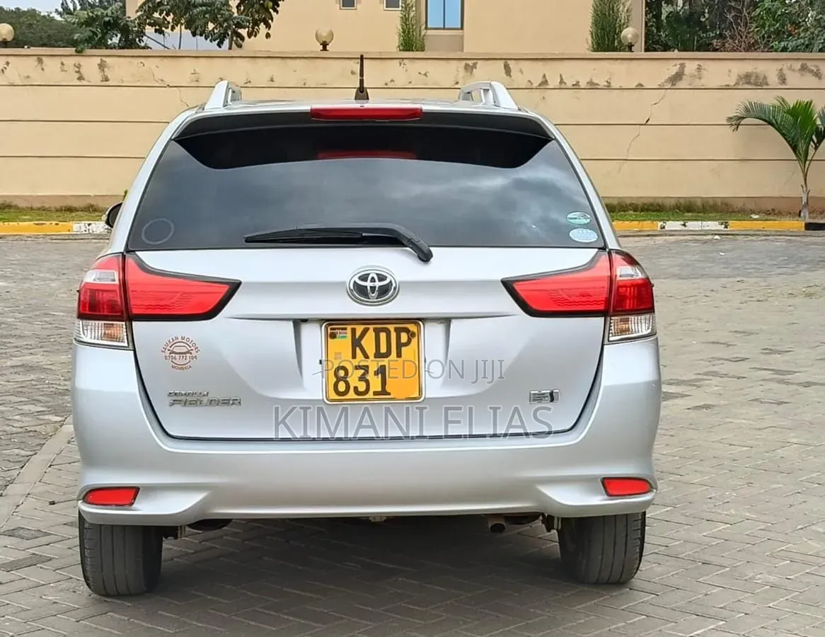 Toyota Corolla Fielder 2017 Silver