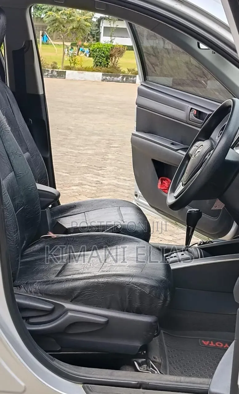 Toyota Corolla Fielder 2017 Silver