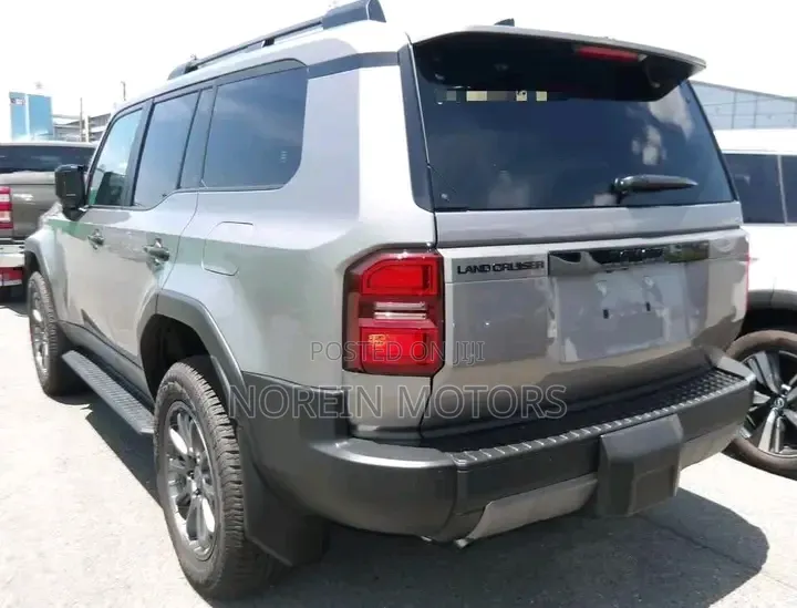 Toyota Land Cruiser Prado 2023 Gray