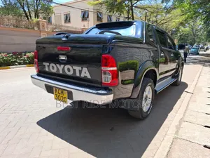 Toyota Hilux 2010 Black