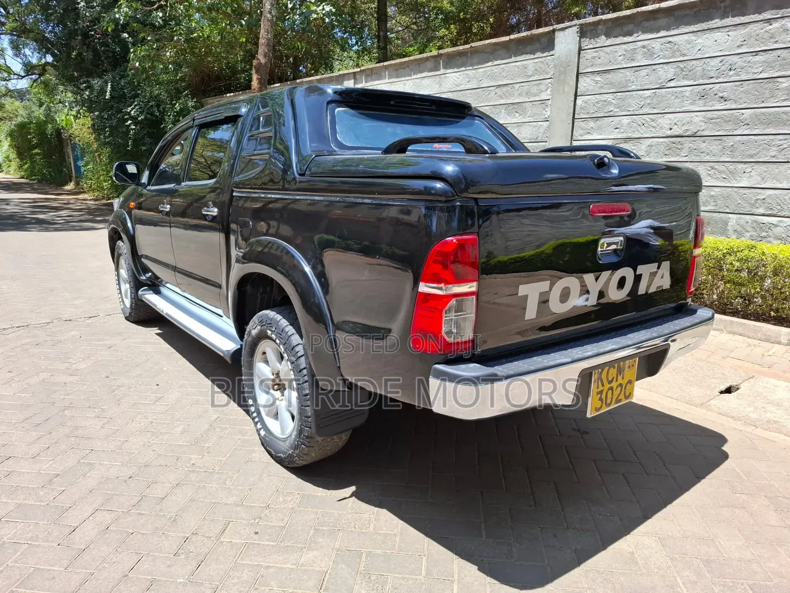 Toyota Hilux 2010 Black