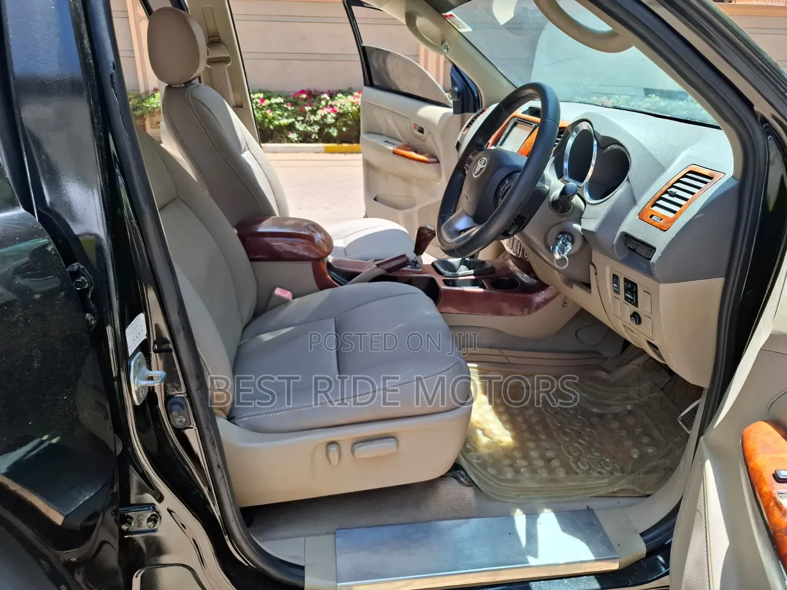 Toyota Hilux 2010 Black