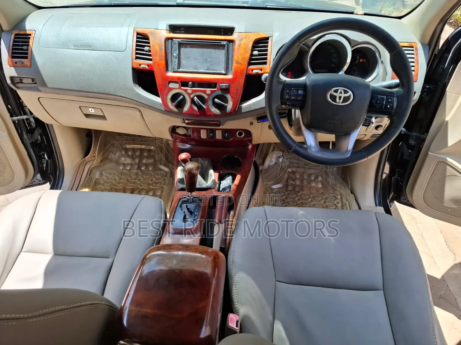 Toyota Hilux 2010 Black