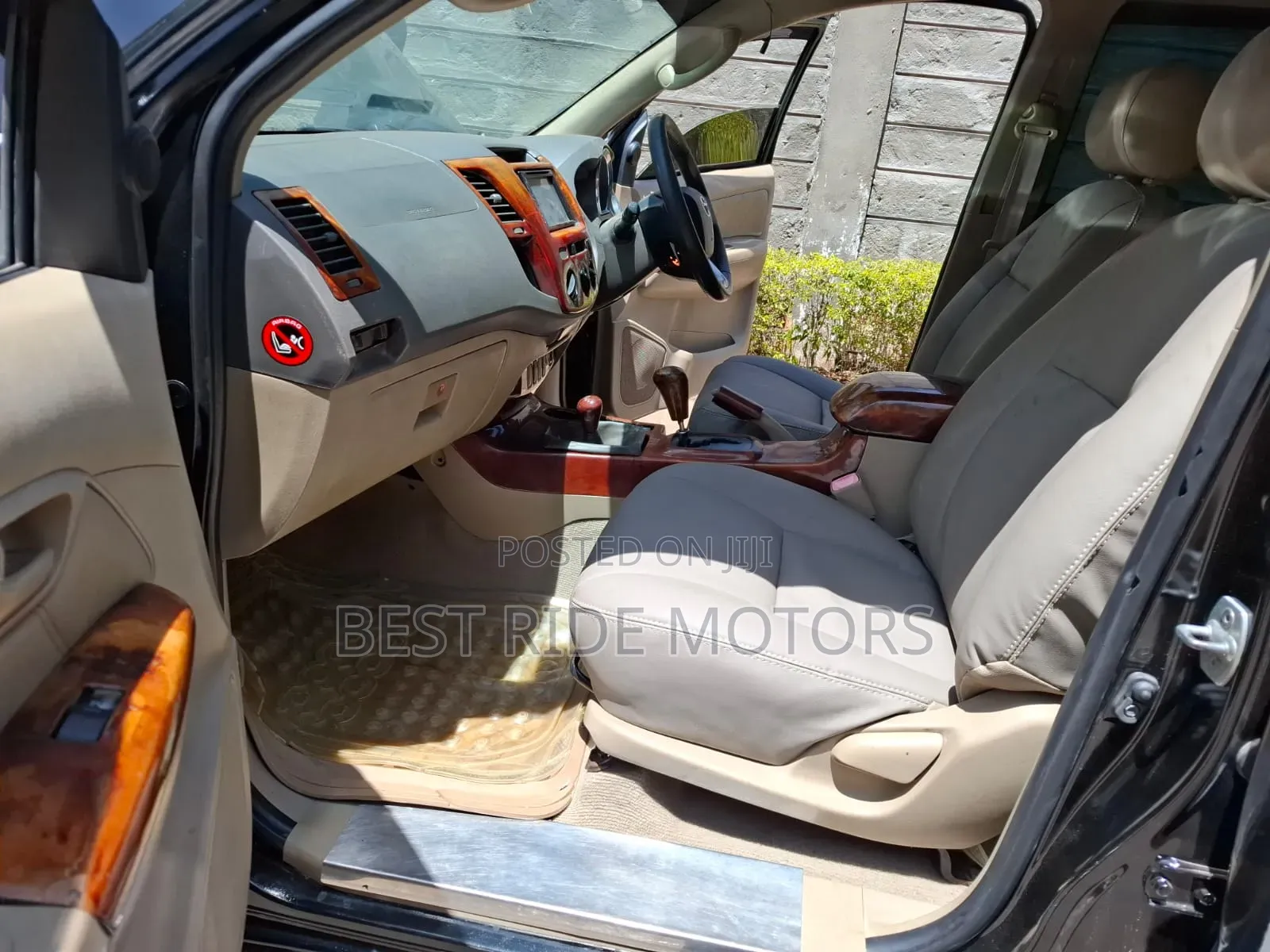 Toyota Hilux 2010 Black