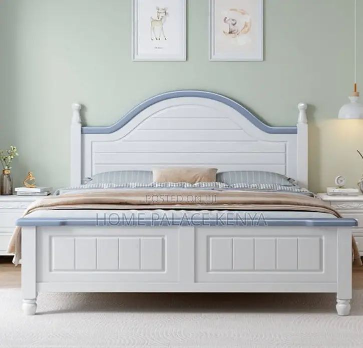 Wooden Bed: American Style Glossy Finish Wooden Bed