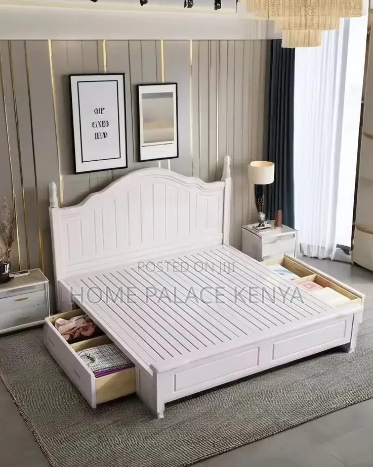 Wooden Bed: American Style Glossy Finish Wooden Bed