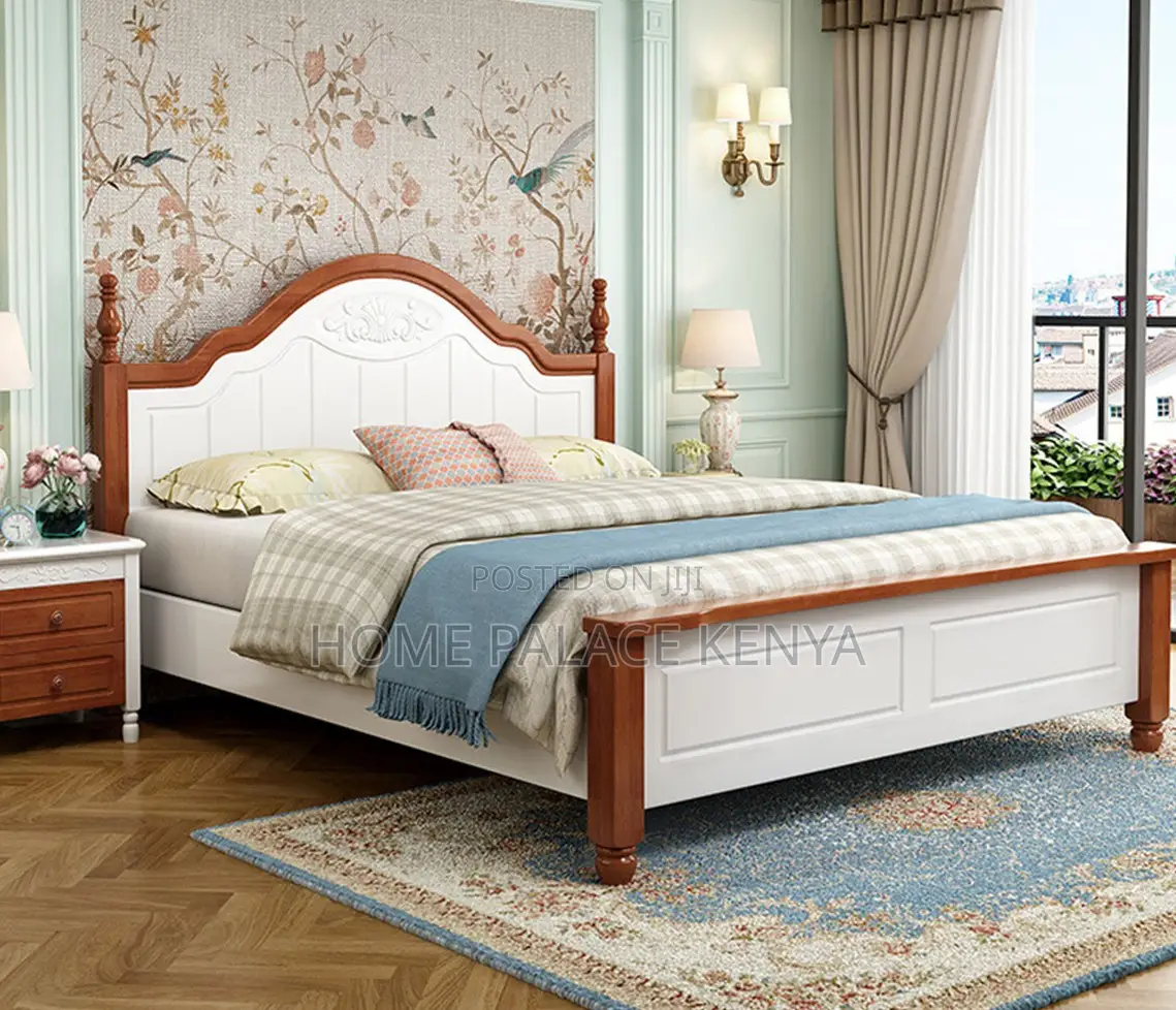 Wooden Bed: American Style Glossy Finish Wooden Bed
