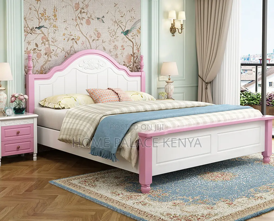 Wooden Bed: American Style Glossy Finish Wooden Bed