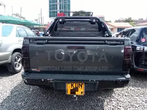 Toyota Hilux 2016 Black