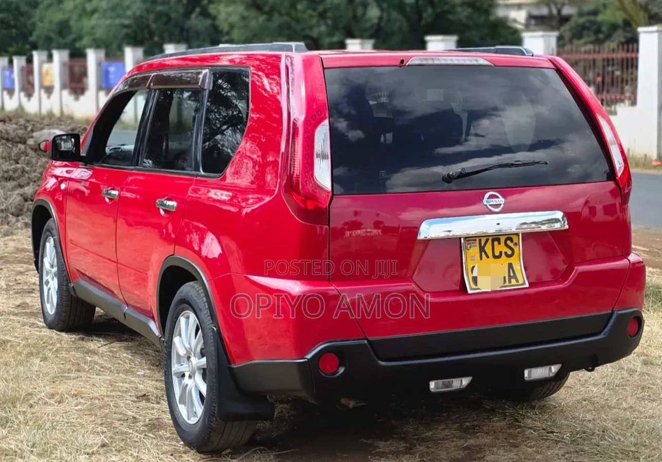 Nissan X-Trail 2011 Red