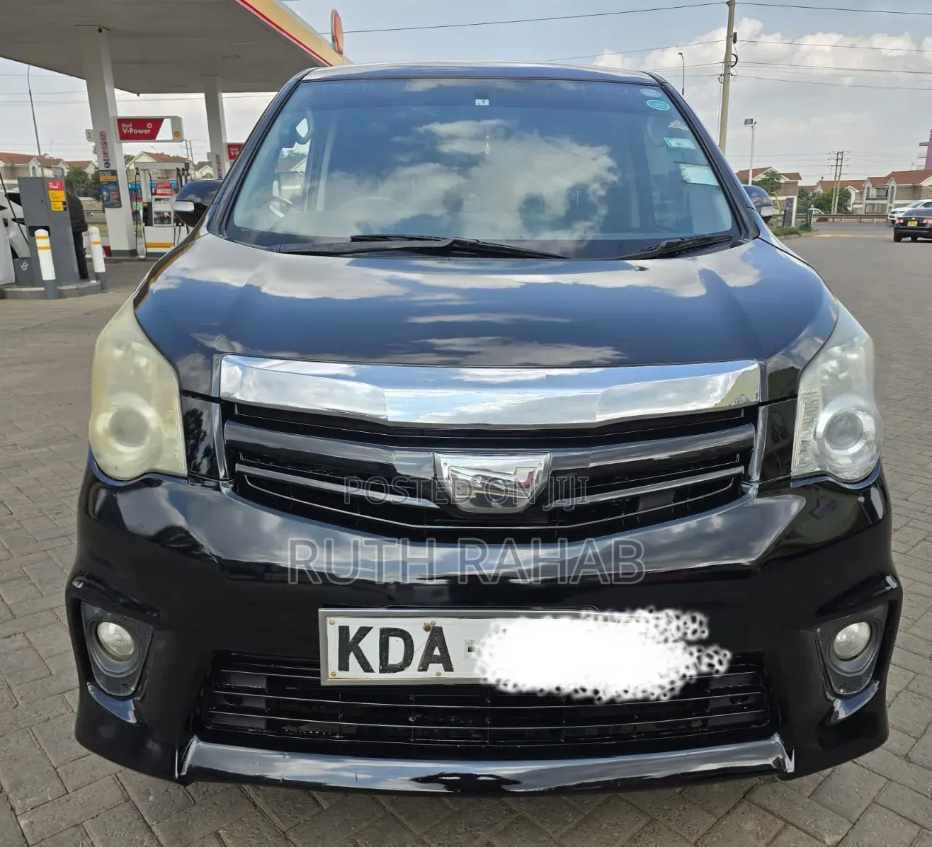 Toyota Noah 2013 Black