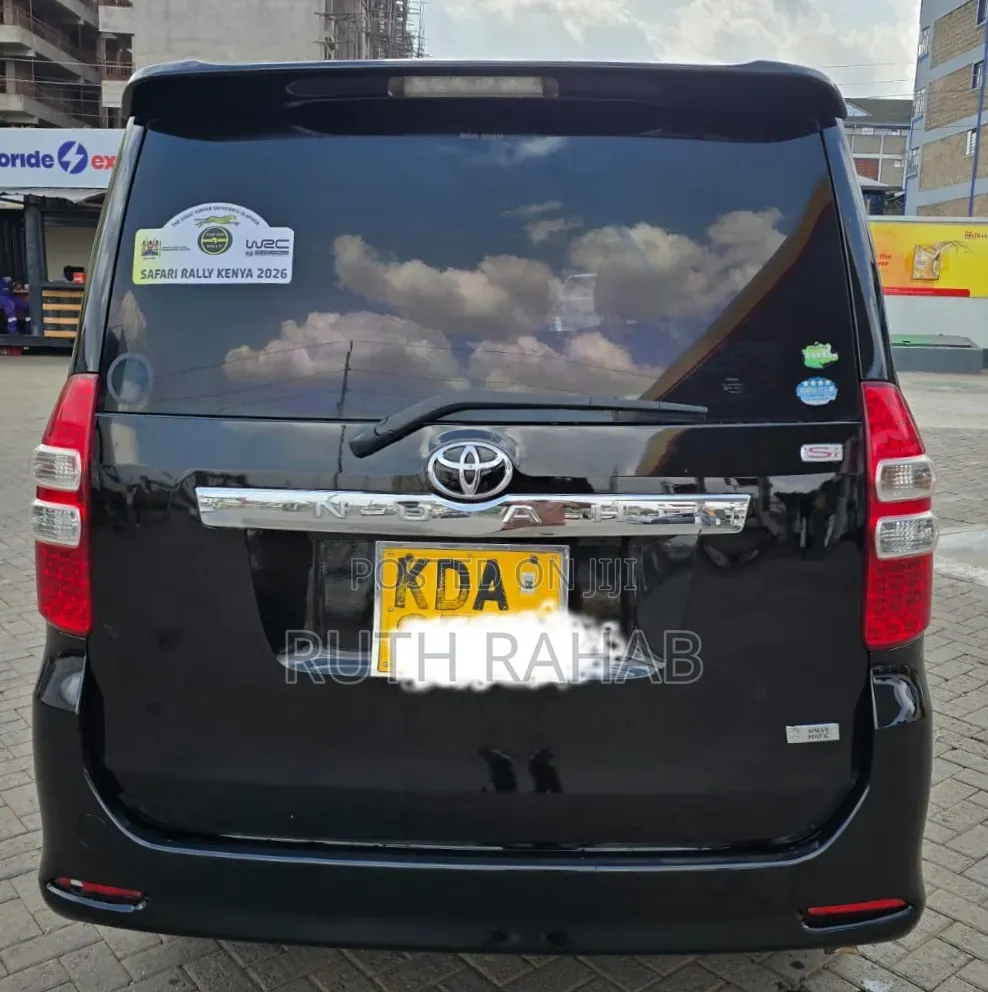 Toyota Noah 2013 Black