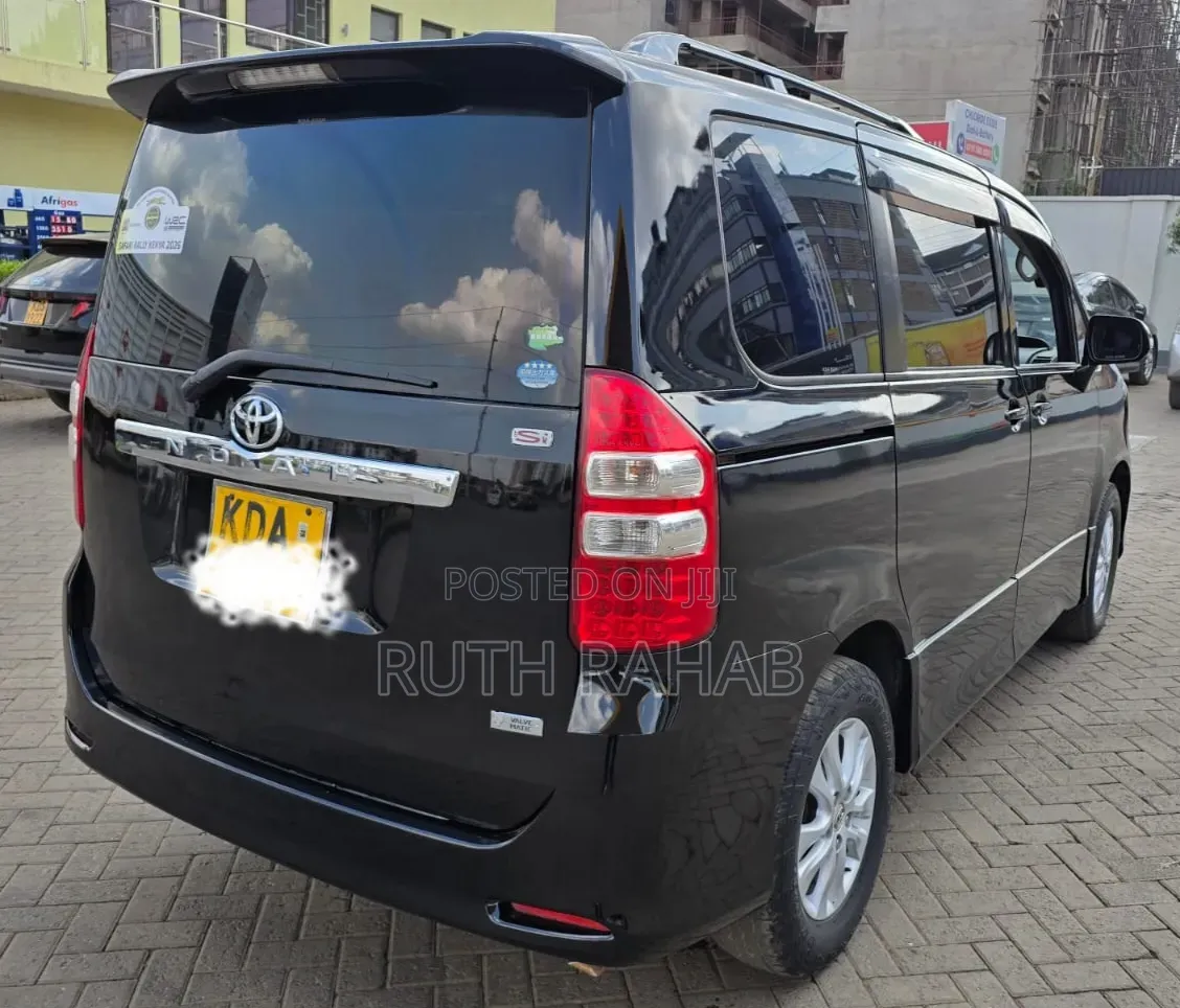 Toyota Noah 2013 Black