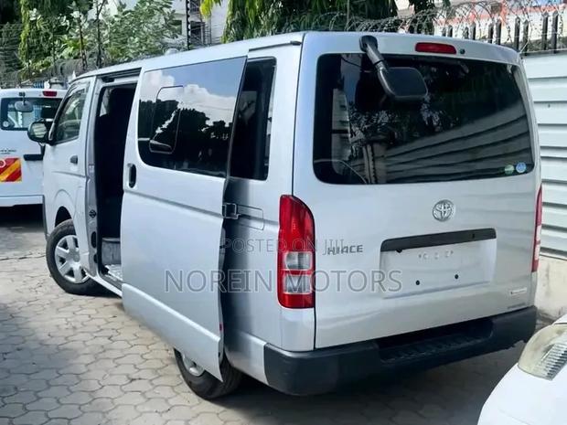 Toyota HiAce 2019 Silver