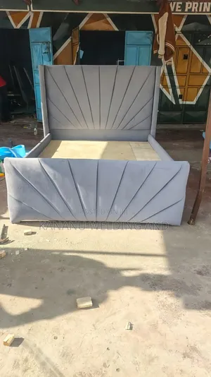 Straight Lines Chesterbed Design