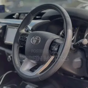 Toyota Hilux 2020 White