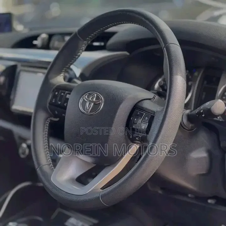 Toyota Hilux 2020 White
