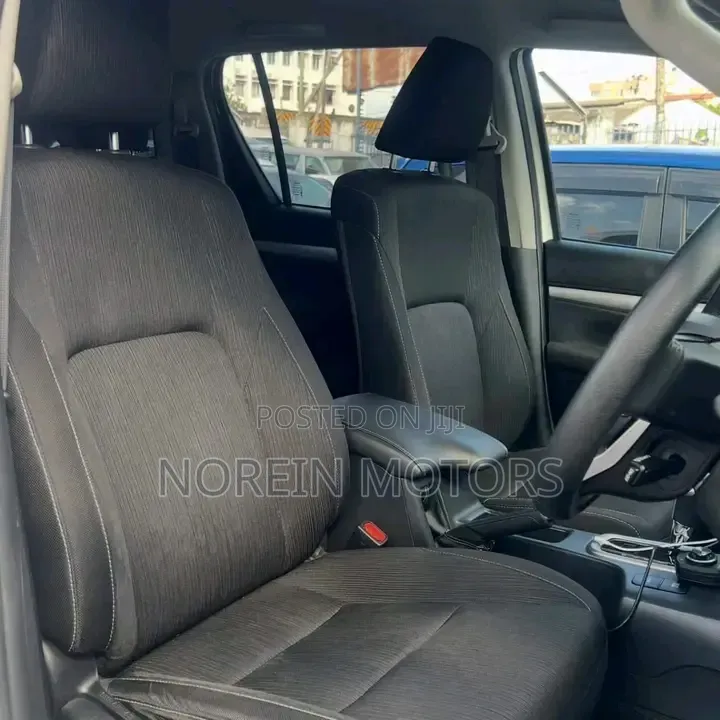 Toyota Hilux 2020 White