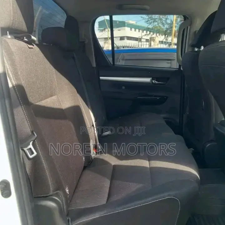 Toyota Hilux 2020 White