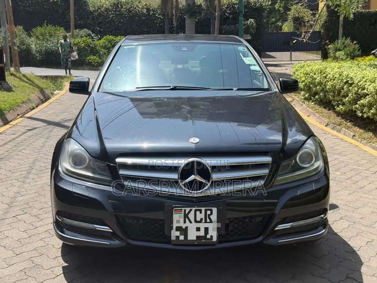 Mercedes-Benz C200 2011 Black