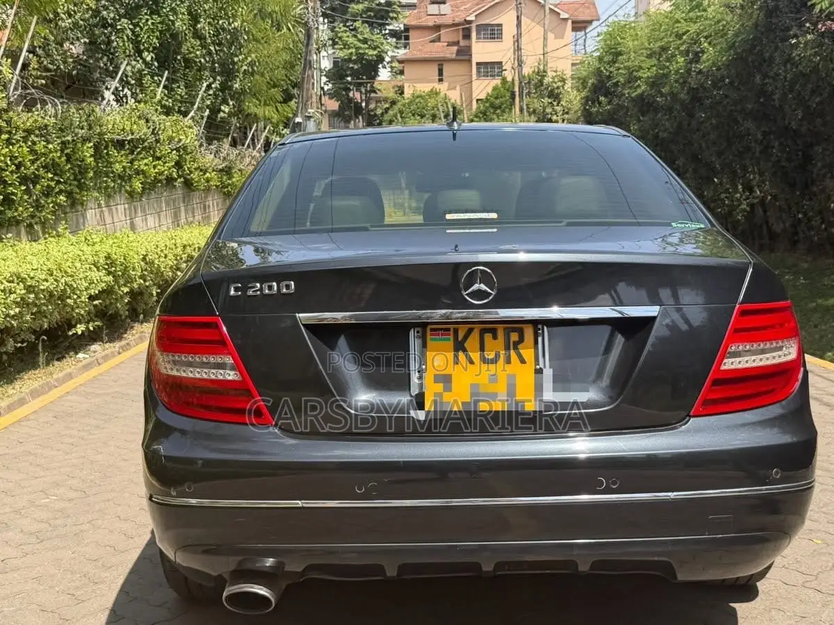 Mercedes-Benz C200 2011 Black