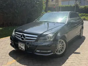 Mercedes-Benz C200 2011 Black
