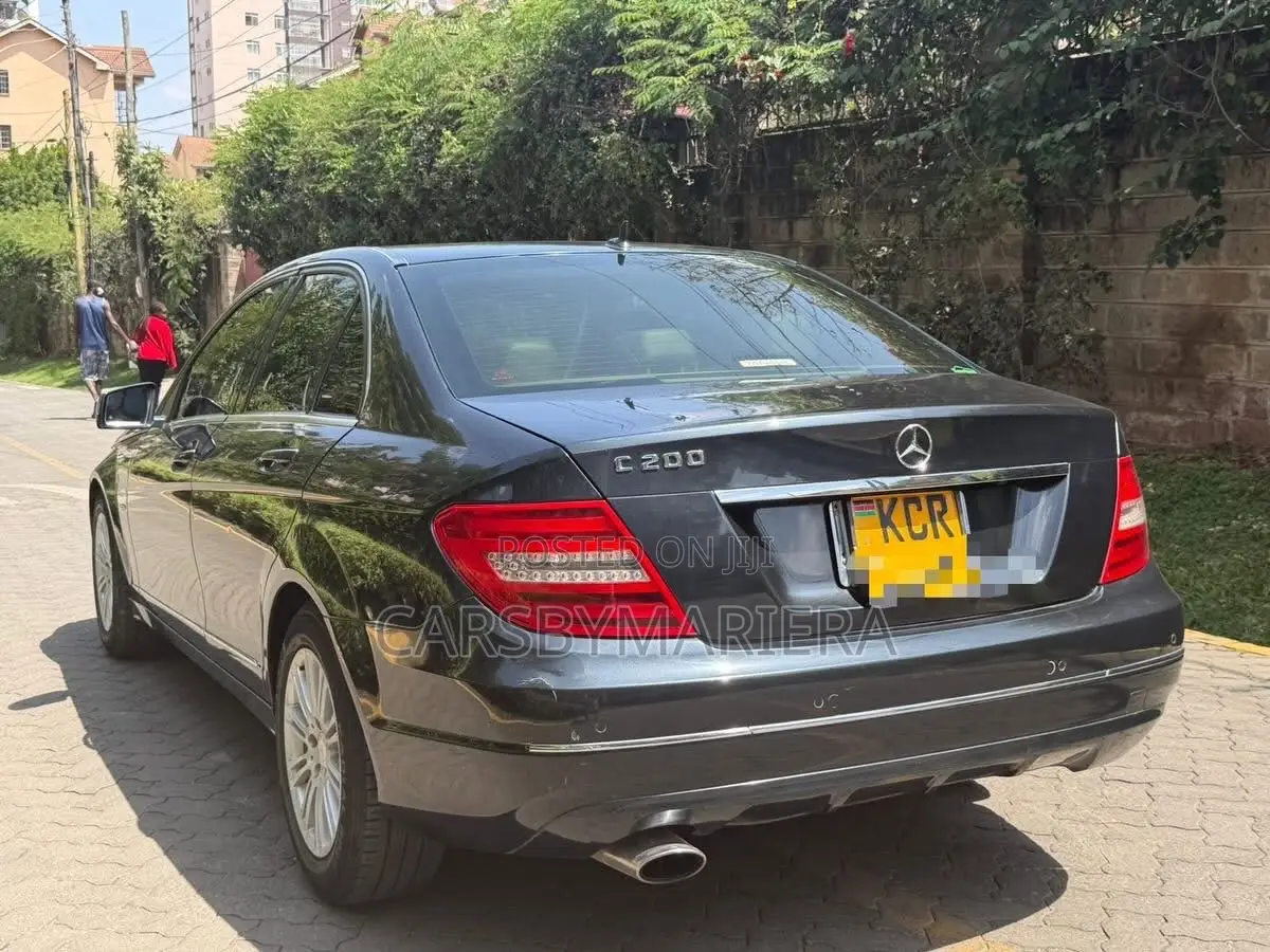 Mercedes-Benz C200 2011 Black