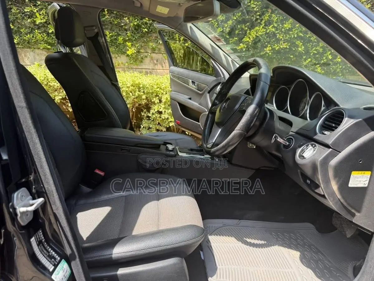 Mercedes-Benz C200 2011 Black