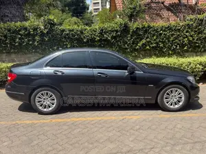 Mercedes-Benz C200 2011 Black