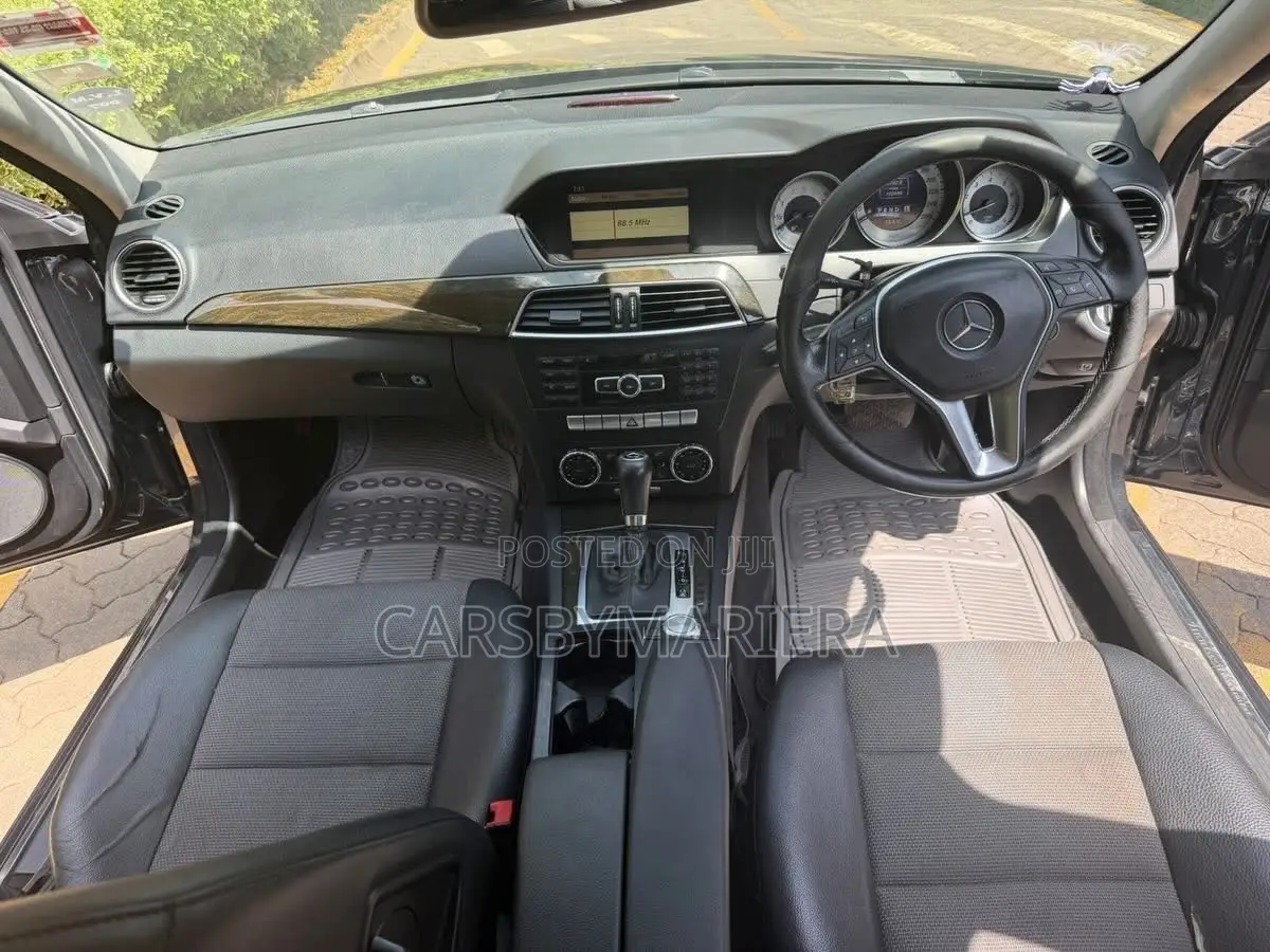 Mercedes-Benz C200 2011 Black
