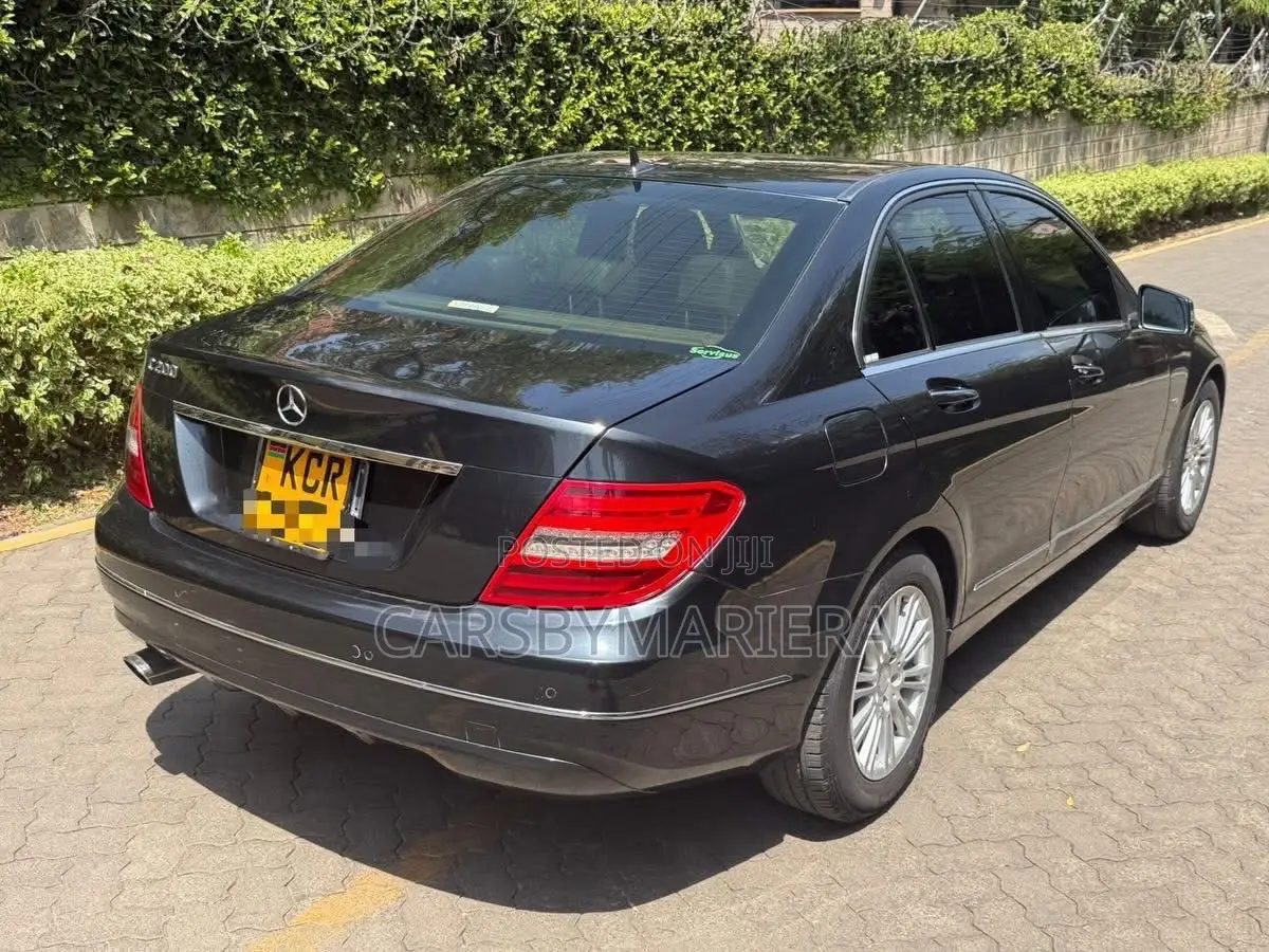 Mercedes-Benz C200 2011 Black