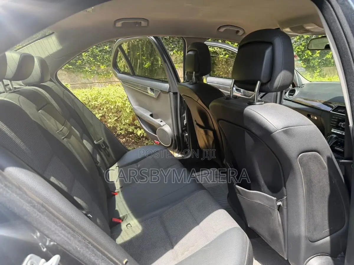 Mercedes-Benz C200 2011 Black