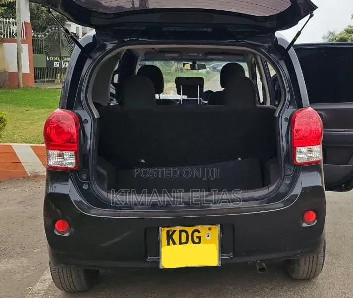 Toyota Porte 2014 Black