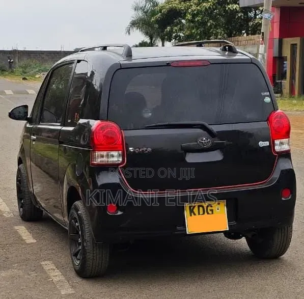 Toyota Porte 2014 Black