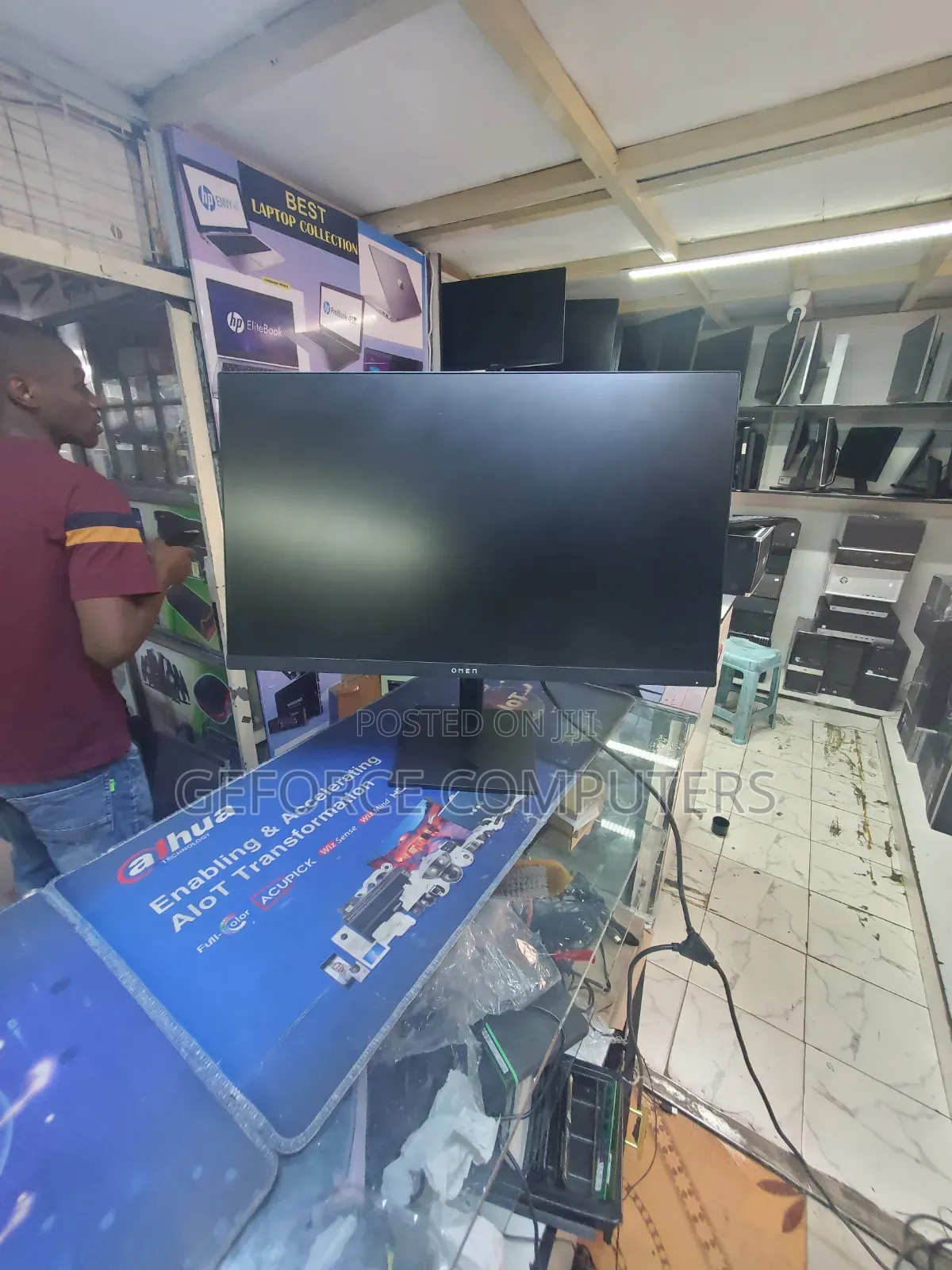 Monitors Edge to Edge